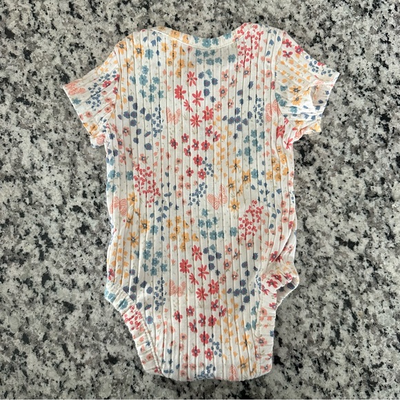 0-3 Mos Ribbed Bodysuits - Picture 5 of 5